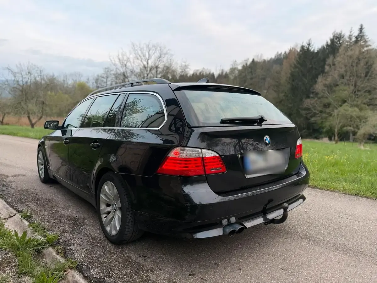 Gebraucht BMW 530 235 PS (172 kW) 2008 Schwarz Kombi