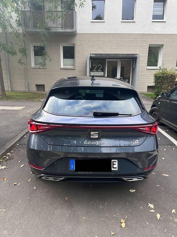 Grau Gebraucht 2020 Seat Leon FR Coupé | 20.000 € (Fairer Preis) - Bild 1/4