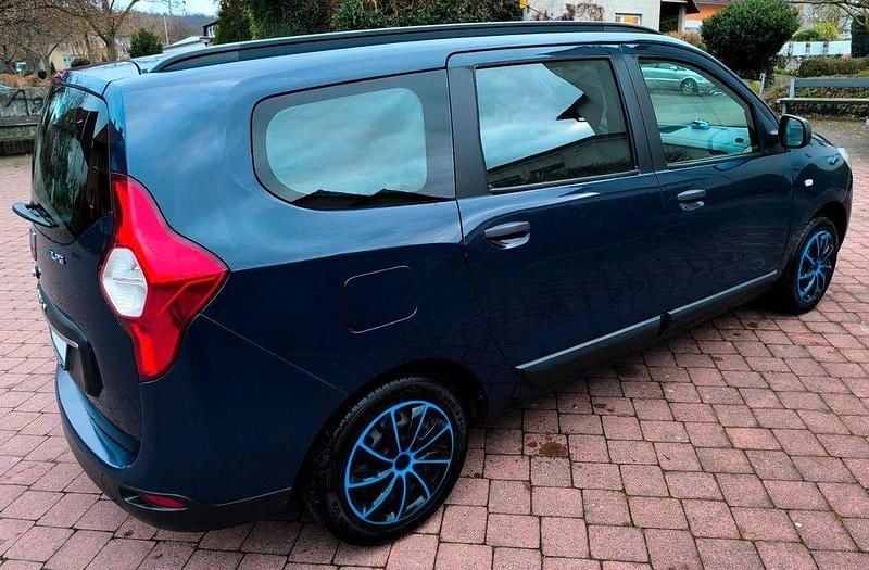 Gebraucht Dacia Lodgy Lauréate 107 PS (78 kW) 2017 Blau Van / Kleinbus