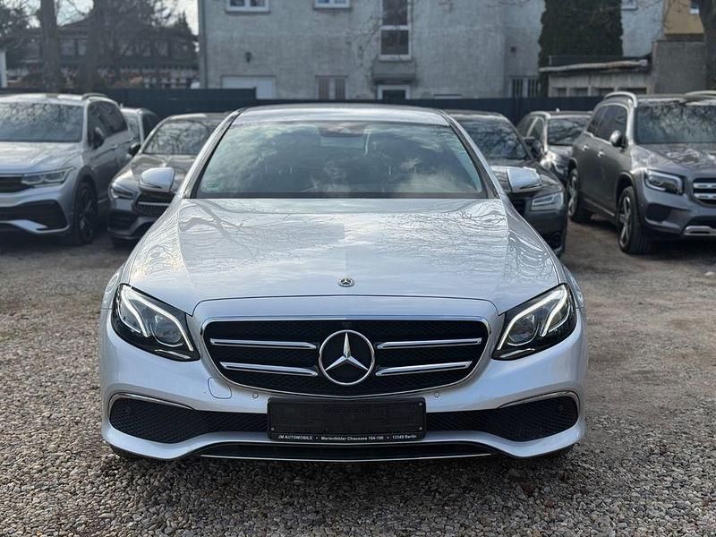 Gebraucht Mercedes E220 194 PS (142 kW) 2019 Silber Limousine