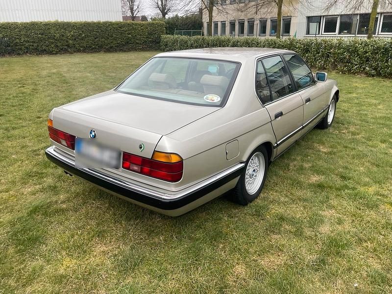 Gebraucht BMW 730 188 PS (138 kW) 1988 Gold Limousine