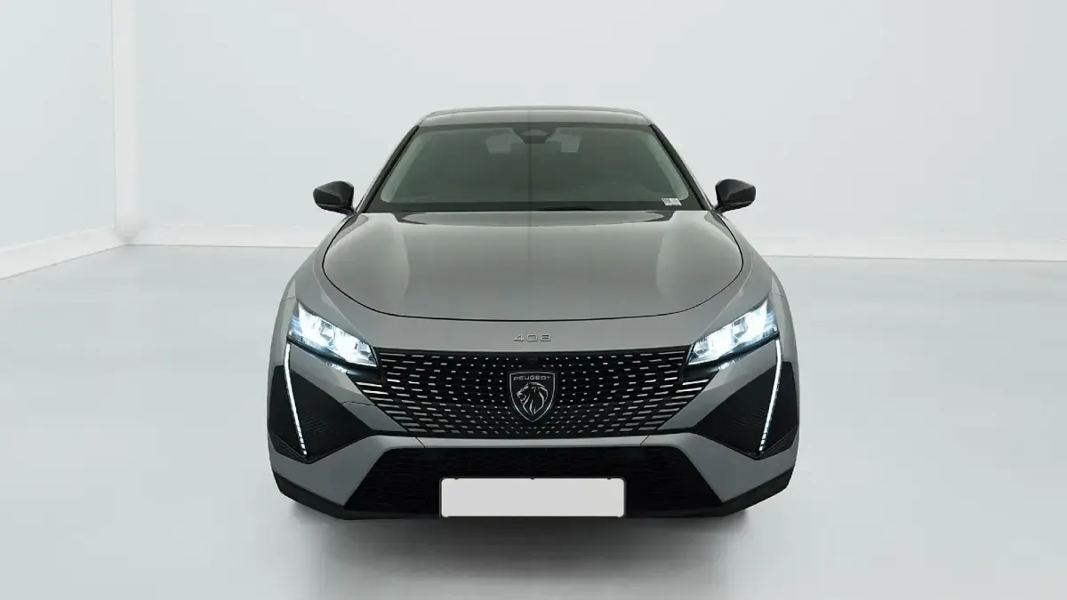 Gebraucht Peugeot 408 Allure 136 PS (100 kW) 2024 Gris artense SUV