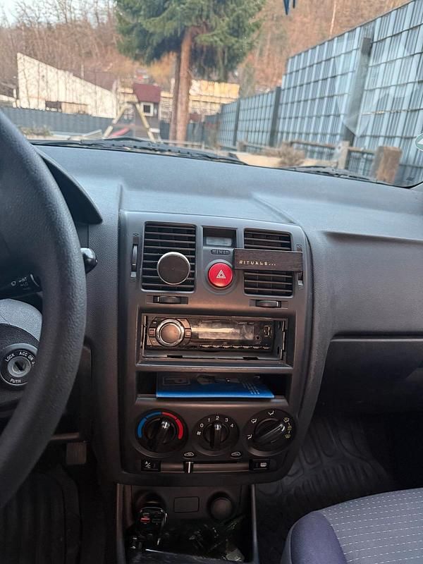 Second-hand Hyundai Getz 67 CP (49 kW) 2009 Negru Hatchback