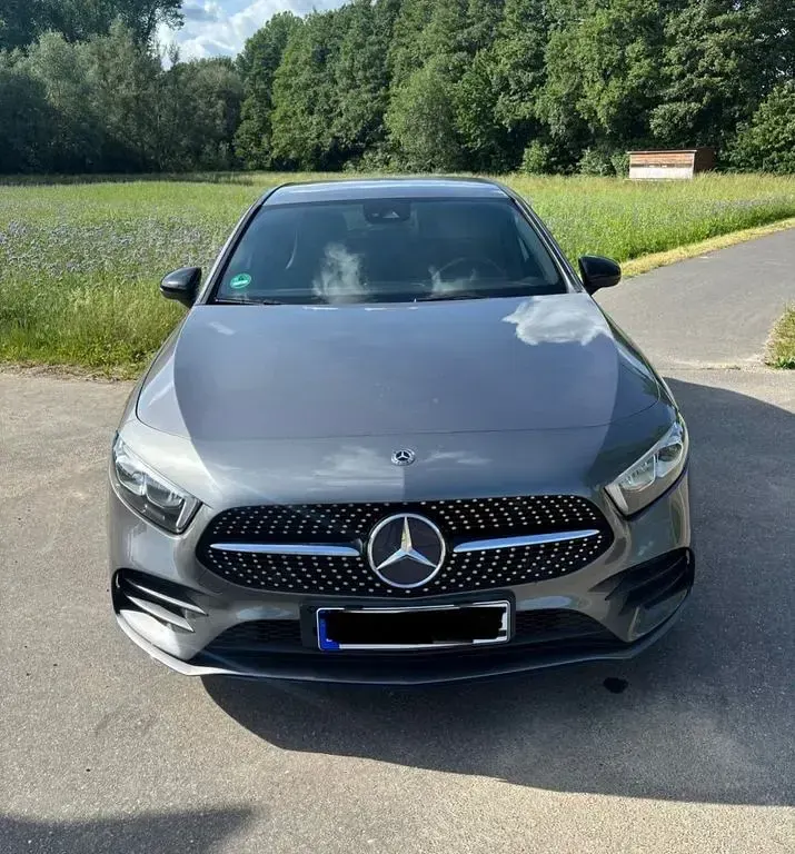 Gebraucht Mercedes A200 AMG line 163 PS (119 kW) 2019 Grau Limousine
