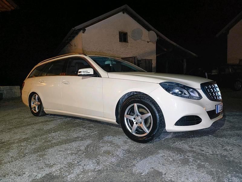 Gebraucht Mercedes E200 126 PS (92 kW) 2014 Beige Kombi