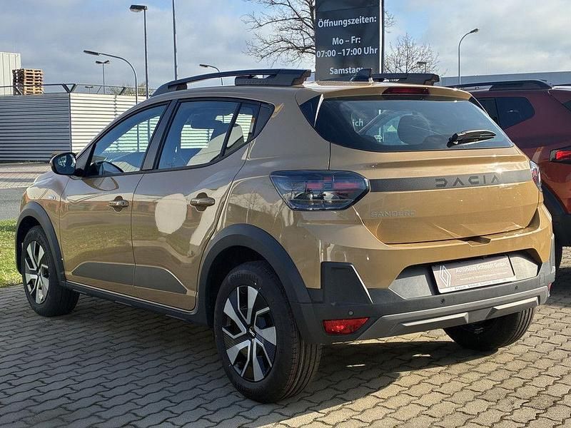 Neu Dacia Sandero Expression 110 PS (80 kW) 2026 Dünenbeige Limousine