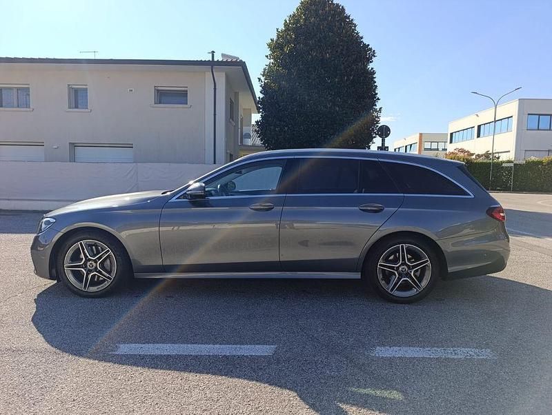 Gebraucht Mercedes E220 Premium 200 PS (147 kW) 2022 Grau Limousine