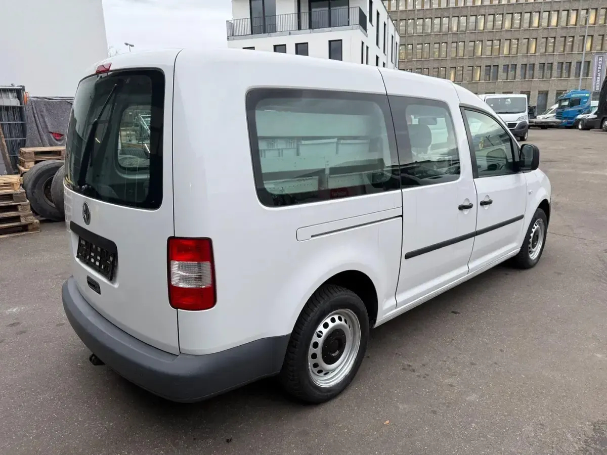 Second-hand VW Caddy Maxi 105 CP (77 kW) 2010 Alb Monovolum