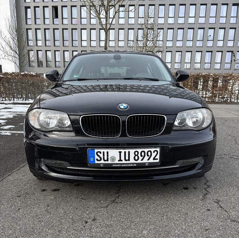 Gebraucht BMW 118 143 PS (105 kW) 2011 Schwarz Kleinwagen