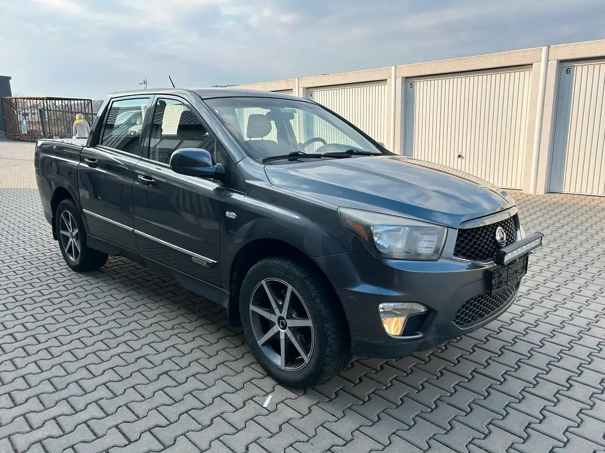 Gebraucht SsangYong Actyon 155 PS (114 kW) 2016 Grau Pickup