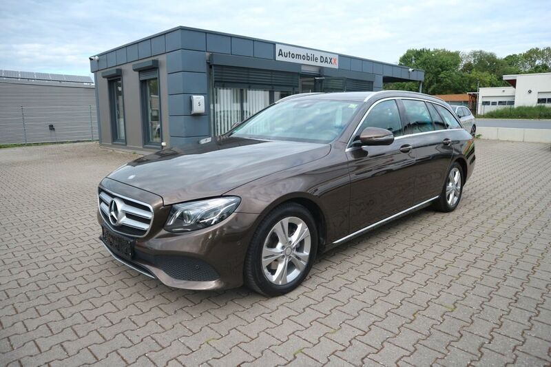 Braun Gebraucht 2016 Mercedes E200 Avantgarde Kombi | 17.990 € (Guter Preis) - Bild 1/4