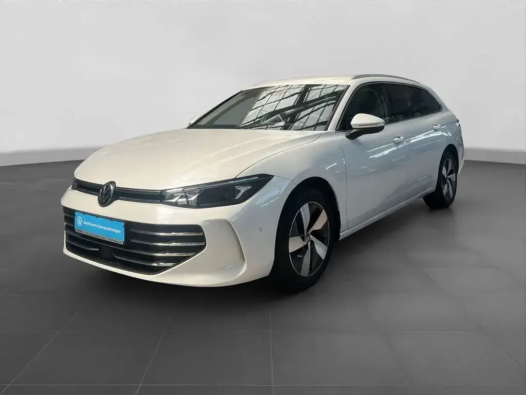 Gebraucht VW Passat Business 150 PS (110 kW) 2025 Weiß Kombi