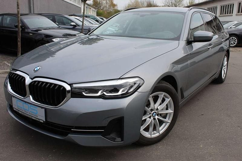 Gebraucht BMW 530 286 PS (210 kW) 2023 Skyscraper grau metallic Kombi