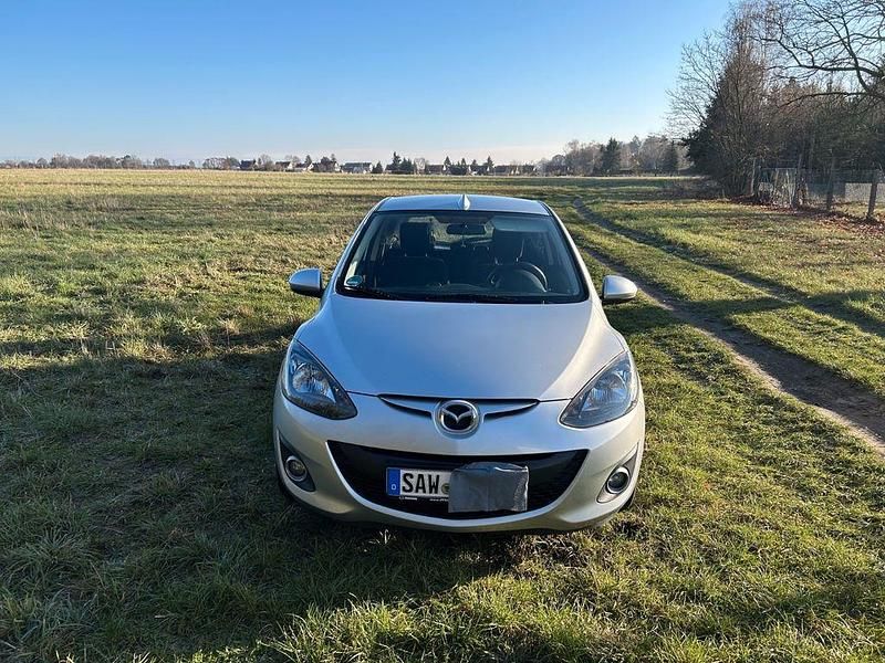 Silber Gebraucht 2012 Mazda 2 Edition Limousine | 3.250 € (Fairer Preis) - Bild 1/4
