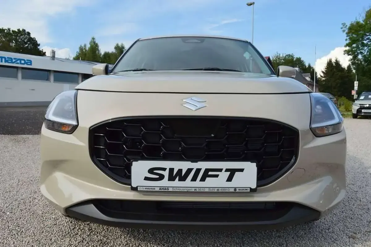 Neu Suzuki Swift Comfort+ 82 PS (60 kW) 2026 Caravan ivory pearl Kleinwagen