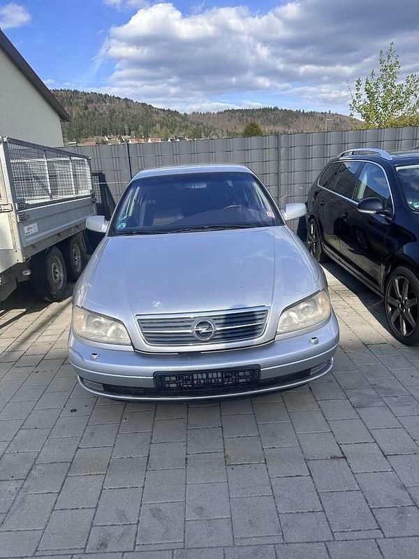 Silber Gebraucht 2001 Opel Omega Limousine | 3.000 € - Bild 1/4