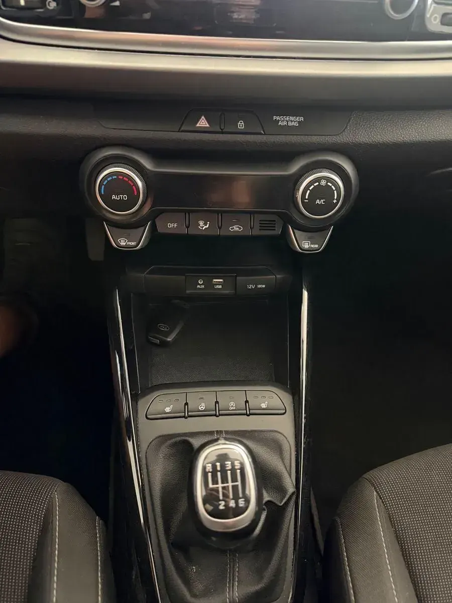Gebraucht Kia Rio DREAM-TEAM Edition 99 PS (72 kW) 2017 Schwarz Limousine