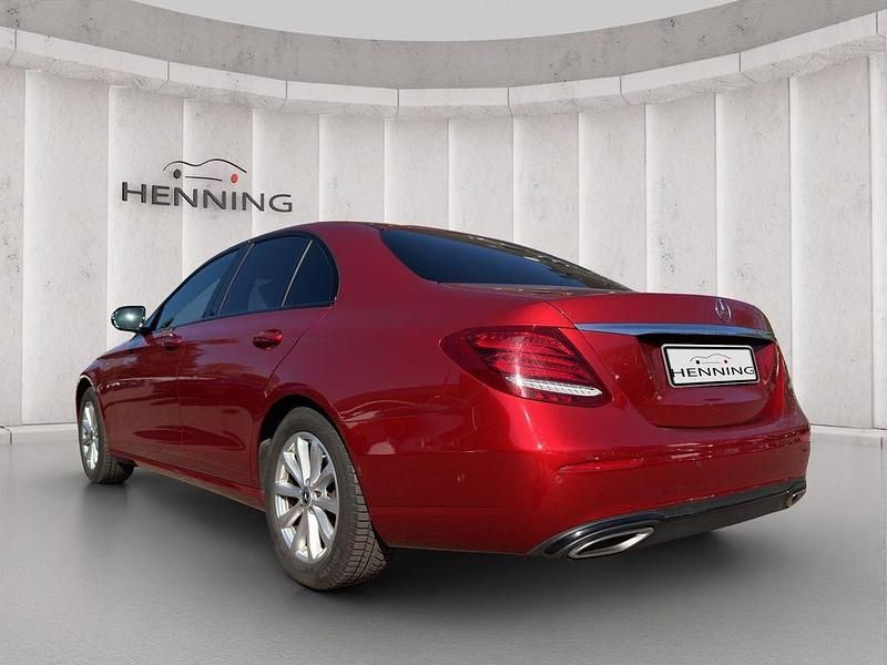 Gebraucht Mercedes E200 Avantgarde 184 PS (135 kW) 2017 Rot Limousine