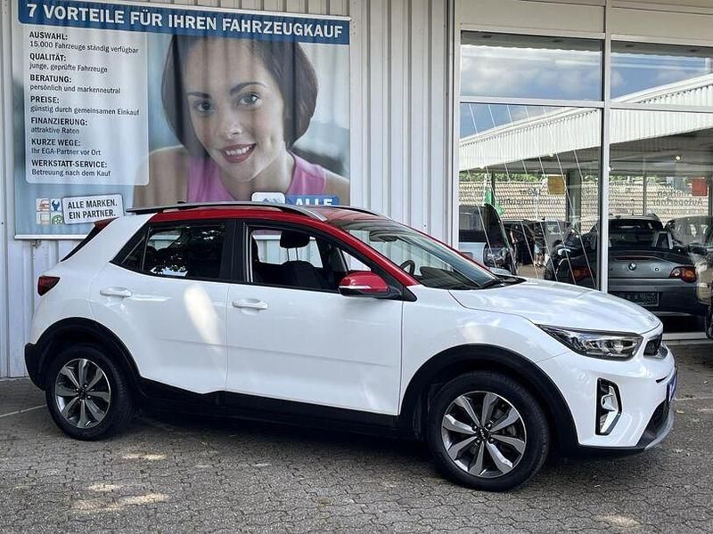 Gebraucht Kia Stonic 101 PS (74 kW) 2022 Weiß SUV