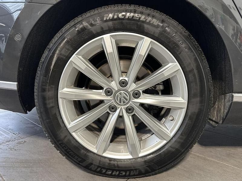 Gebraucht VW Passat Highline 190 PS (139 kW) 2019 Grau Kombi
