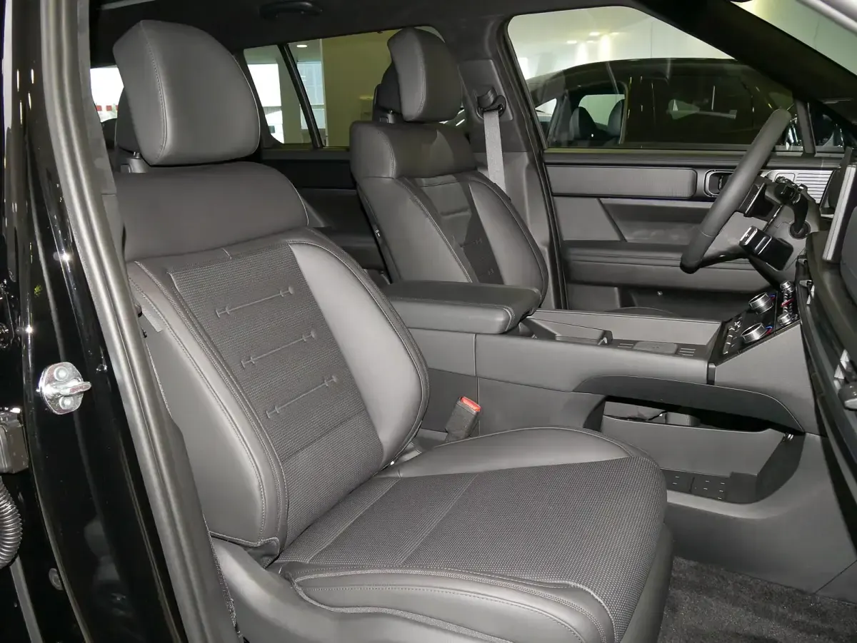 Neu Hyundai Santa Fe Blackline 239 PS (175 kW) 2026 Abyss black / mic SUV