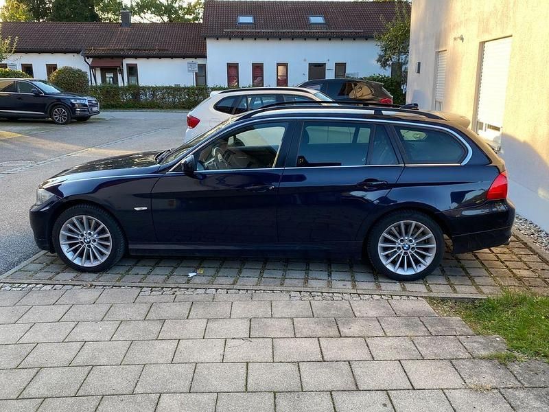 Gebraucht BMW 330 245 PS (180 kW) 2009 Blau Limousine