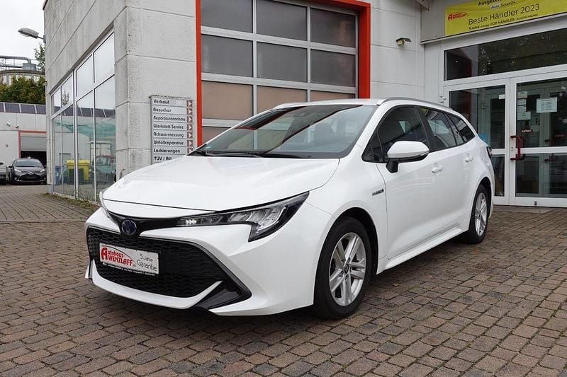 Weiß Gebraucht 2021 Toyota Corolla Comfort Limousine | 21.900 € (Fairer Preis) - Bild 1/4