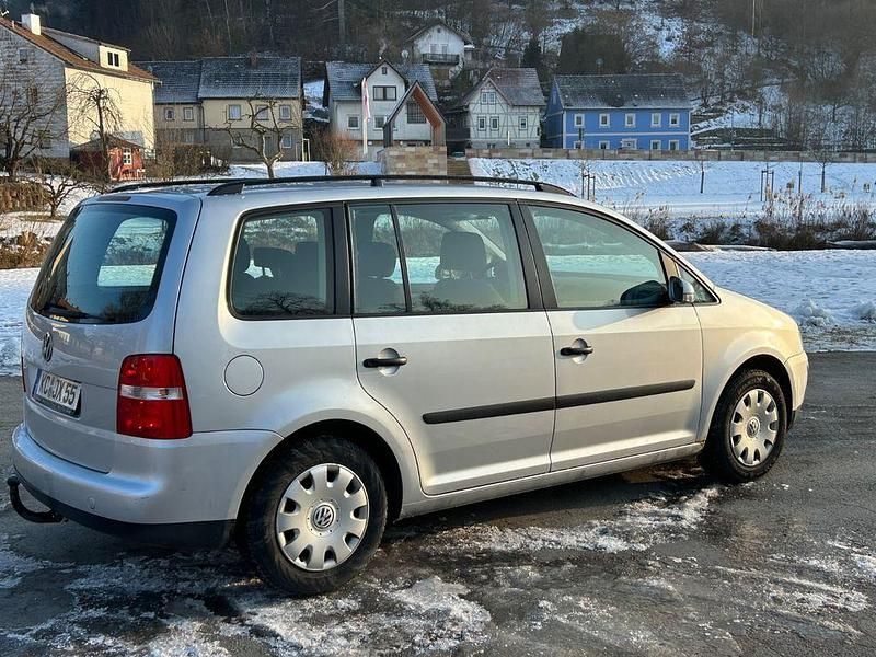 Gebraucht VW Touran Basis 116 PS (85 kW) 2004 Silber Van / Kleinbus