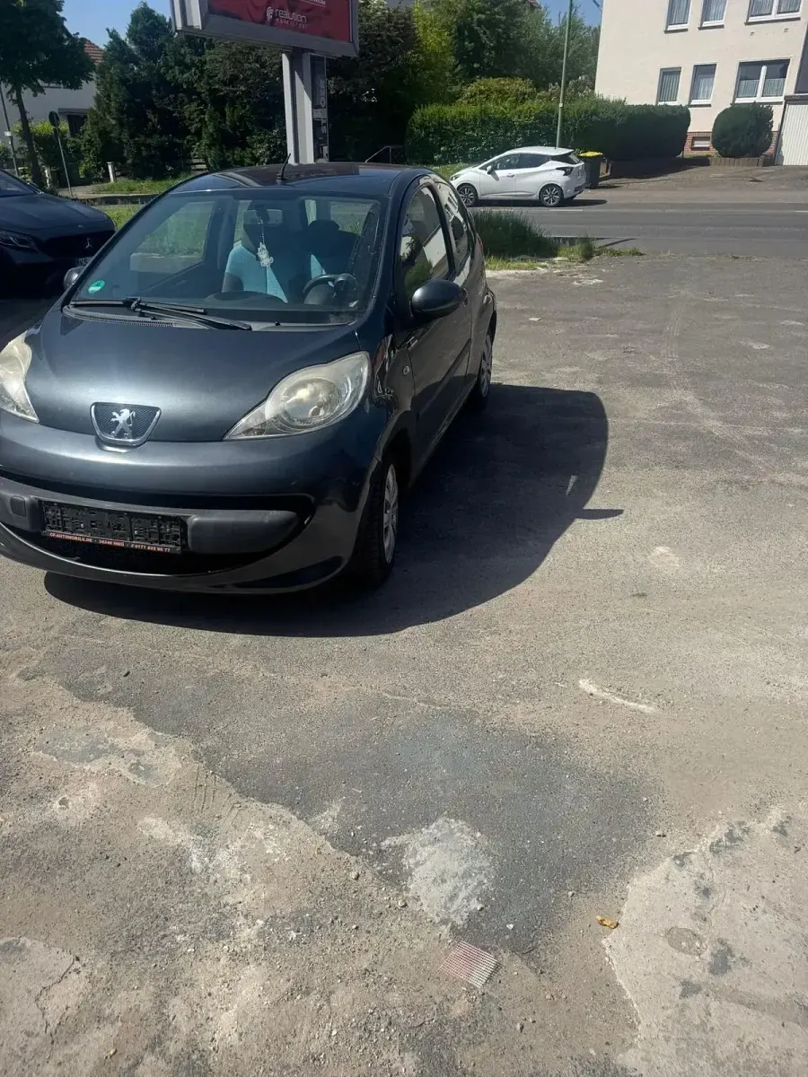 Gebraucht Peugeot 107 68 PS (50 kW) 2008 Schwarz Kleinwagen