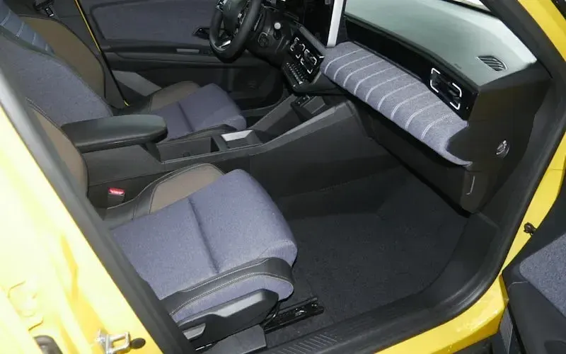 Neu Renault R5 Komfort 110 kW (150 PS) 2026 Gelb Kleinwagen