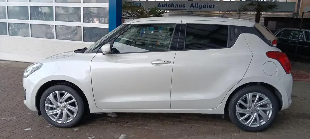 Gebraucht Suzuki Swift Comfort+ 83 PS (61 kW) 2021 Weiß Kleinwagen