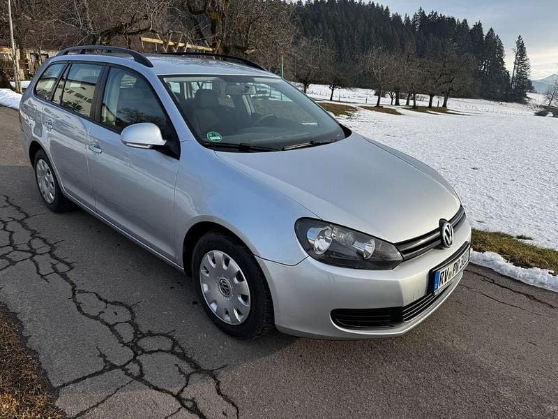 Silber Gebraucht 2011 VW Golf VI Comfortline Kleinwagen | 3.599 € (Fairer Preis) - Bild 1/4