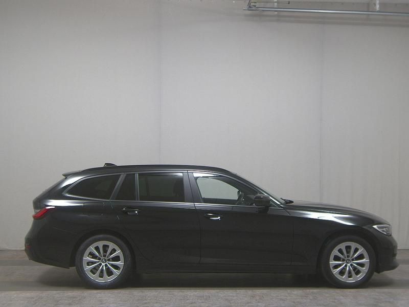 Schwarz Gebraucht 2022 BMW 318 Advantage Kombi | 18.450 € (Fairer Preis) - Bild 1/4