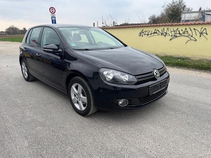 Gebraucht VW Golf VI Team 105 PS (77 kW) 2011 Schwarz Kleinwagen