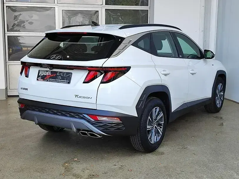Gebraucht Hyundai Tucson Select 136 PS (100 kW) 2021 Polar white / sol SUV