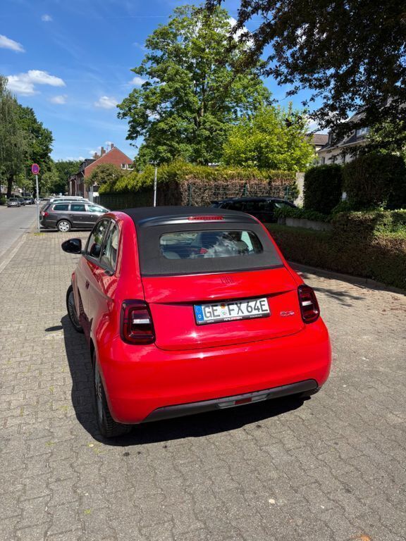Rot Gebraucht 2022 Fiat 500e Red Cabrio | 20.900 € (Guter Preis) - Bild 1/4
