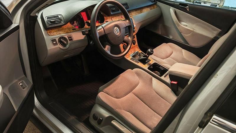 Gebraucht VW Passat 102 PS (75 kW) 2006 Silber Limousine