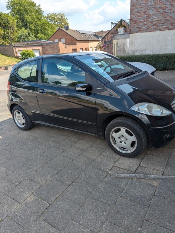 Schwarz Gebraucht 2005 Mercedes A170 Elegance Van / Kleinbus | 1.200 € (Fairer Preis) - Bild 1/2