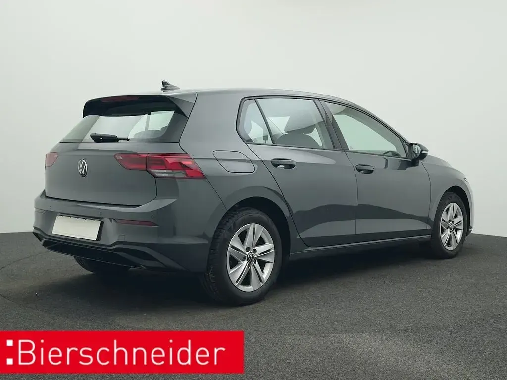 Gebraucht VW Golf VIII Life 116 PS (85 kW) 2022 Grau Limousine