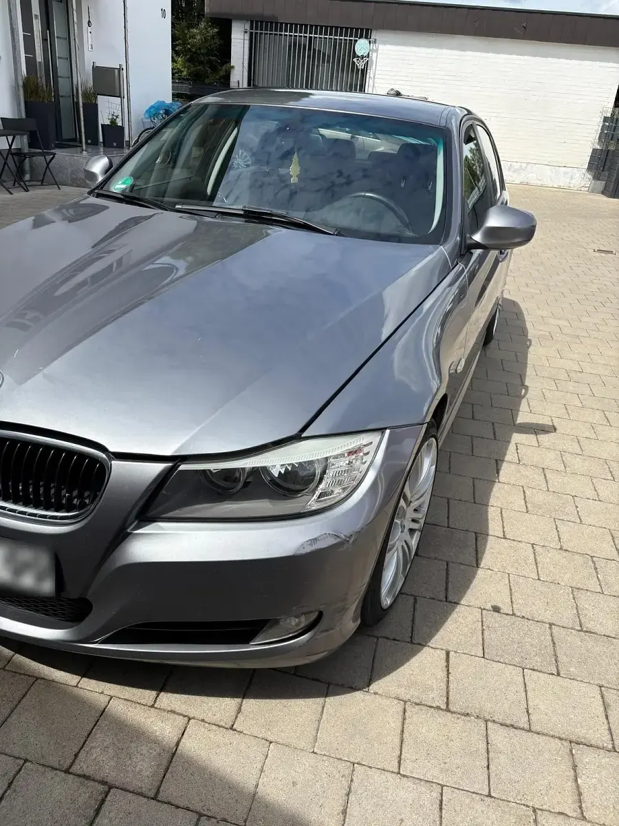 Gebraucht BMW 320 184 PS (135 kW) 2011 Grau Limousine