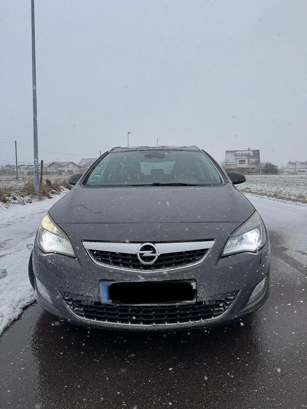 Gebraucht Opel Astra Innovation 180 PS (132 kW) 2011 Grau Kombi