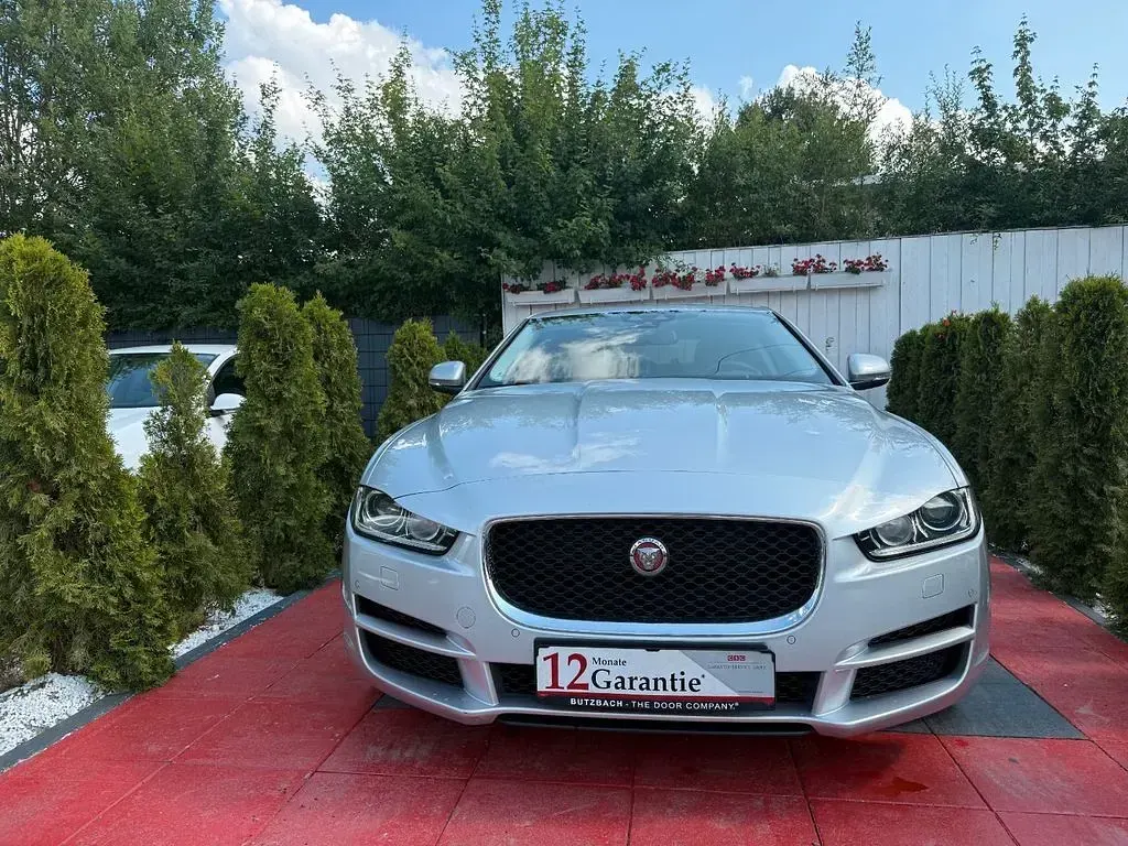Gebraucht Jaguar XE Prestige 179 PS (131 kW) 2016 Silber Limousine
