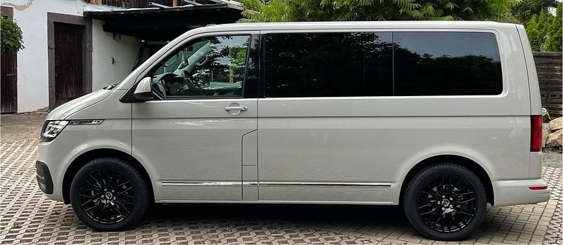 Second-hand VW Multivan Generation Six 150 CP (110 kW) 2022 Bej Monovolum