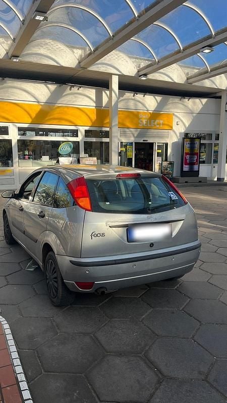 Gebraucht Ford Focus 101 PS (74 kW) 2004 Grau Limousine