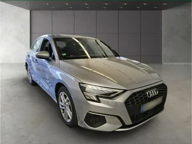 Używany Audi A3 Performance 204 KM (150 kW) 2022 Srebrny Sedan/Limuzyna