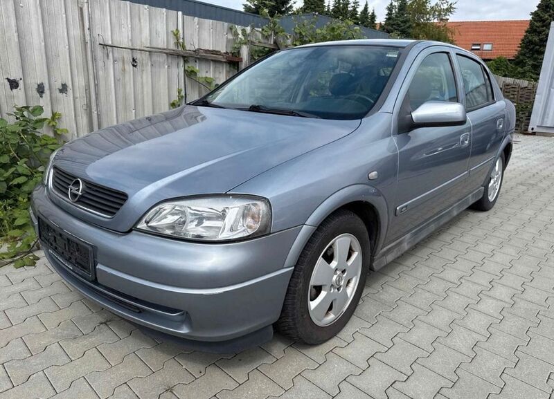 Grau Gebraucht 2004 Opel Astra Njoy Limousine | 1.499 € (Guter Preis) - Bild 1/4