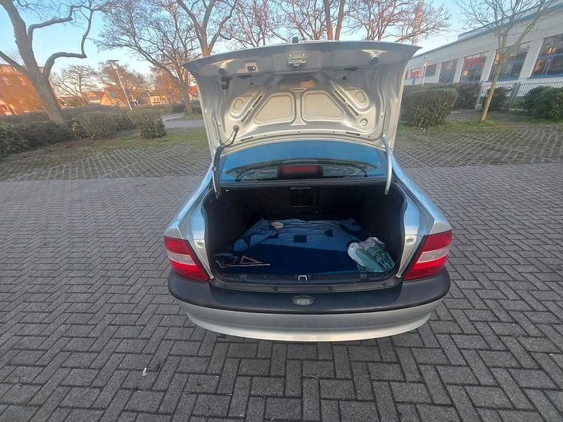 Gebraucht Opel Vectra 101 PS (74 kW) 1997 Silber Limousine
