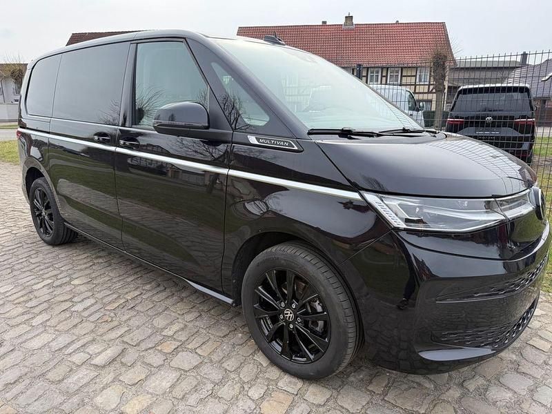 Gebraucht VW Multivan Style 150 PS (110 kW) 2025 Schwarz Van