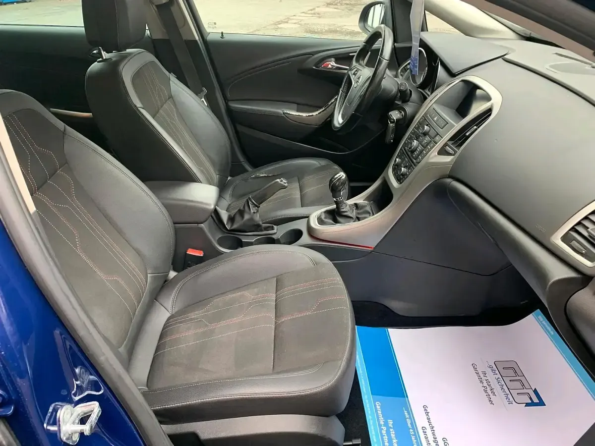 Gebraucht Opel Astra 140 PS (102 kW) 2012 Blau Kombi