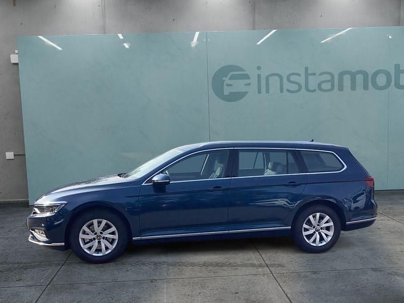 Gebraucht VW Passat 150 PS (110 kW) 2024 Blau Kombi